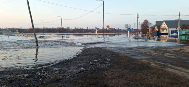 Сотрудники Госавтоинспекции Варненского района организовали пути объезда участков дорог, оказавшихся в зоне подтопления