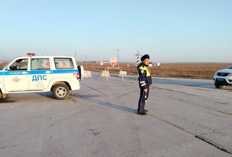 Сотрудники Госавтоинспекции Варненского района организовали пути объезда участков дорог, оказавшихся в зоне подтопления